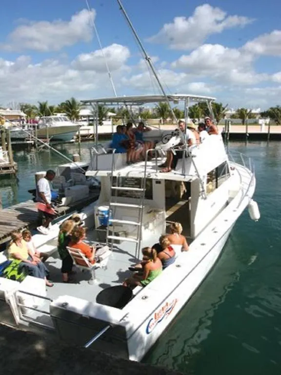 Flamingo Bay Hotel & Marina Freeport 2*,